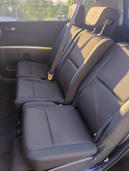 Toyota Corolla Verso 2 of 5