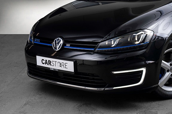 Volkswagen Golf VII 2 of 5