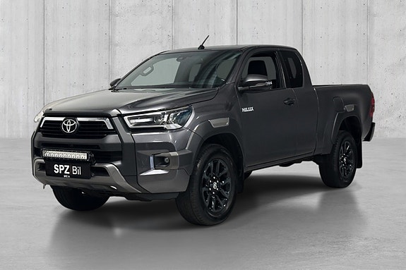 Toyota HiLux 2 of 5