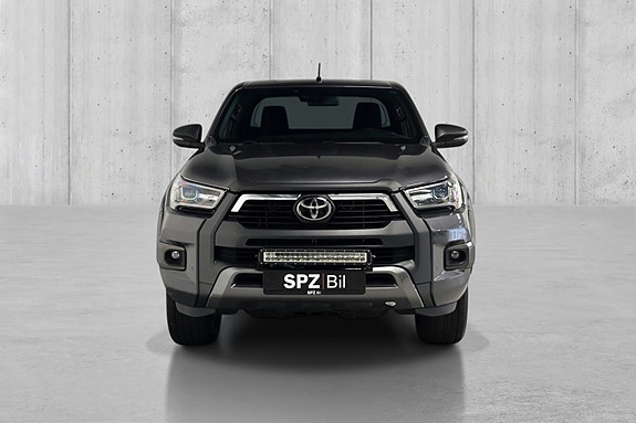 Toyota HiLux 3 of 5