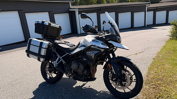 Triumph Tiger 900 GT 2 of 7