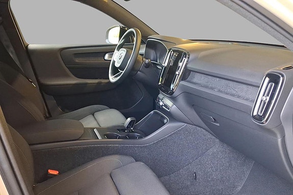 Volvo EX40 16 of 24
