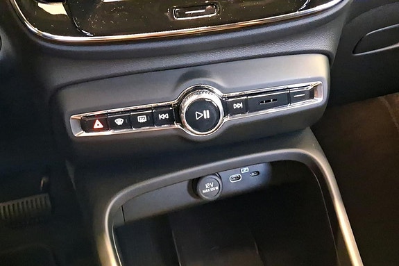 Volvo EX40 19 of 24
