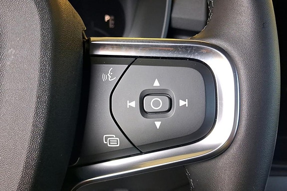 Volvo EX40 13 of 24
