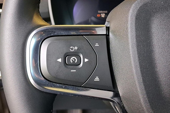 Volvo EX40 12 of 24