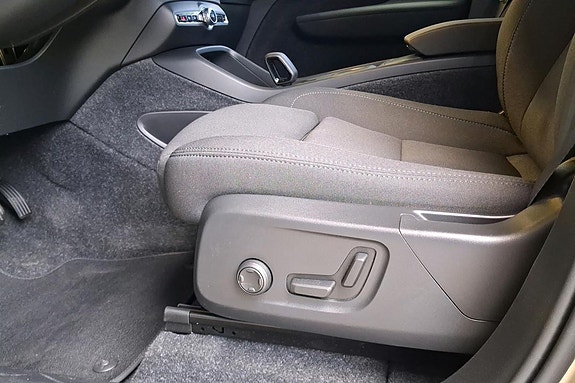 Volvo EX40 22 of 24