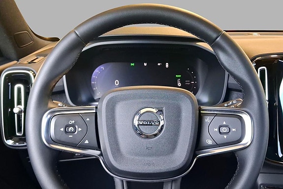 Volvo EX40 11 of 24