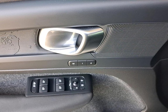 Volvo EX40 15 of 24