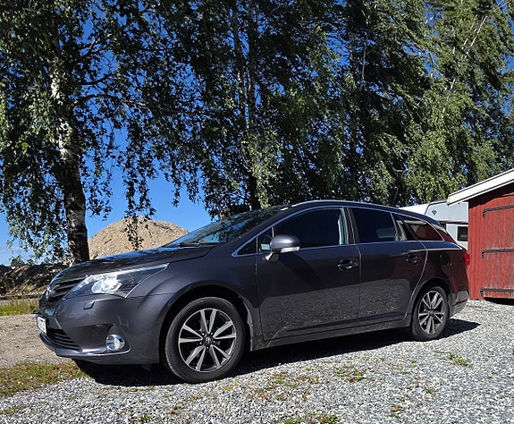 Toyota Avensis 2 of 30