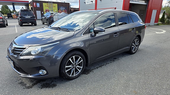 Toyota Avensis 25 of 30