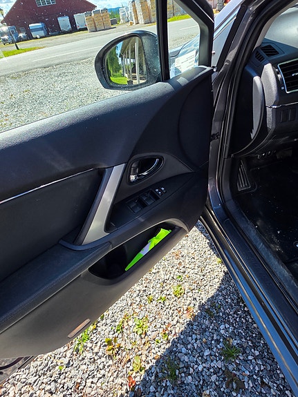 Toyota Avensis 15 of 30