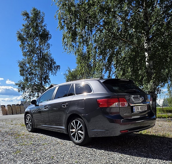 Toyota Avensis 3 of 30