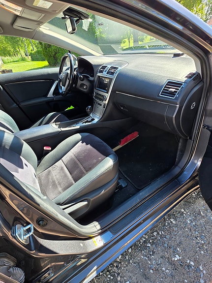 Toyota Avensis 11 of 30