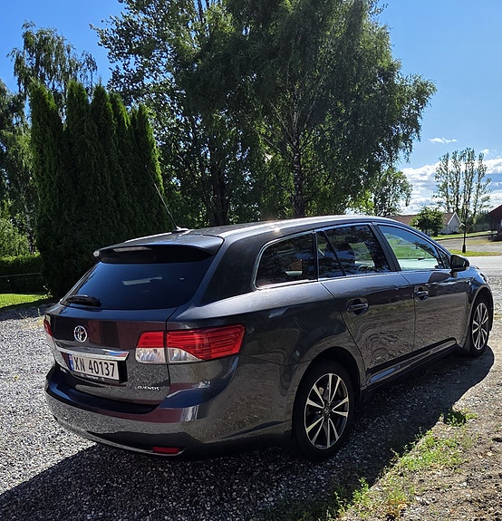 Toyota Avensis 4 of 30