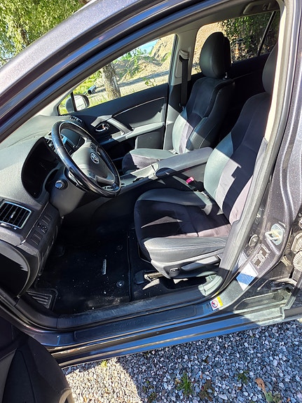 Toyota Avensis 12 of 30