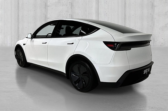 Tesla Model Y 5 of 5