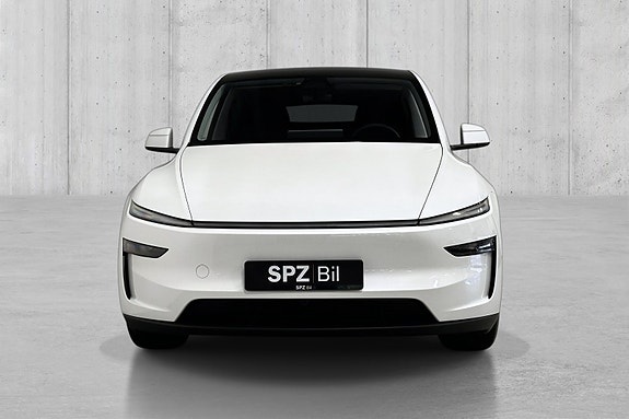 Tesla Model Y 3 of 5