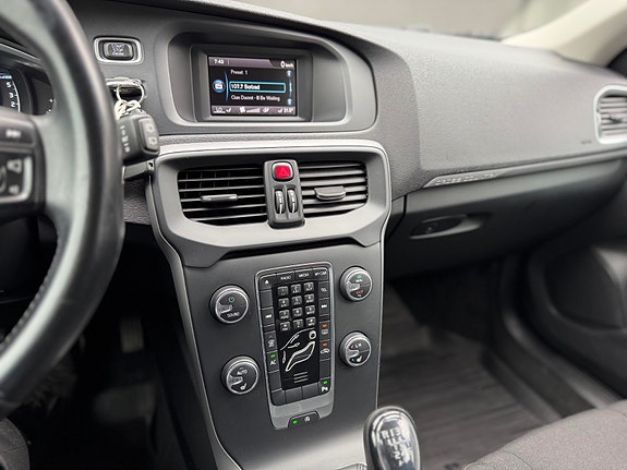 Volvo V40 Cross Country 27 of 30