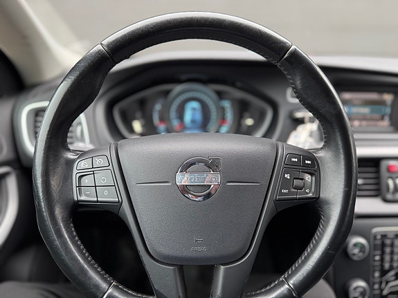 Volvo V40 Cross Country 24 of 30
