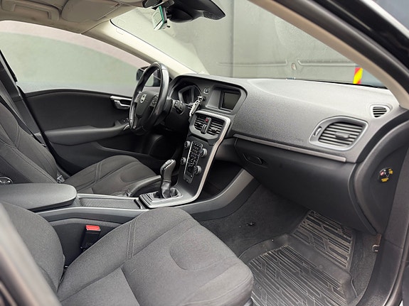 Volvo V40 Cross Country 17 of 30