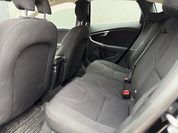 Volvo V40 Cross Country 22 of 30