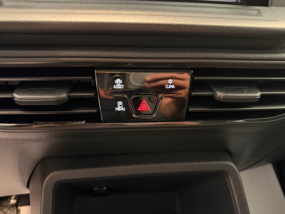 Volkswagen Caddy Maxi 21 of 30