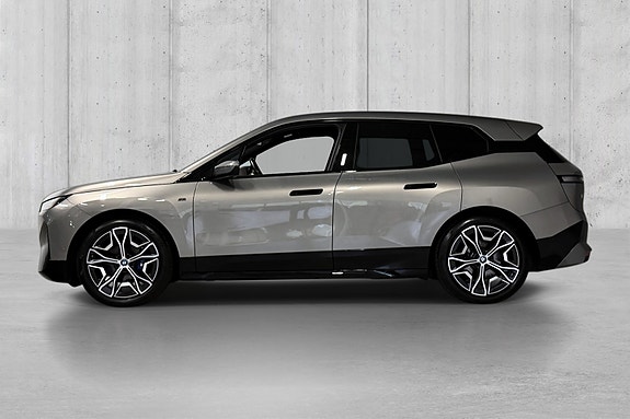BMW iX 4 of 5