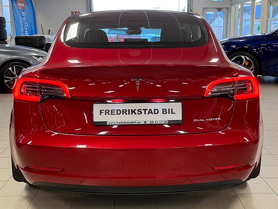 Tesla Model 3 3 of 5