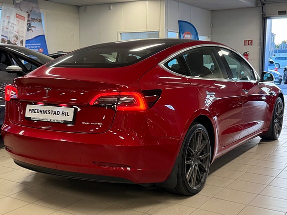 Tesla Model 3 4 of 5