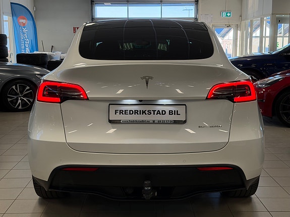 Tesla Model Y 3 of 5