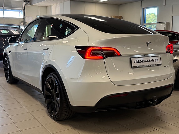 Tesla Model Y 2 of 5