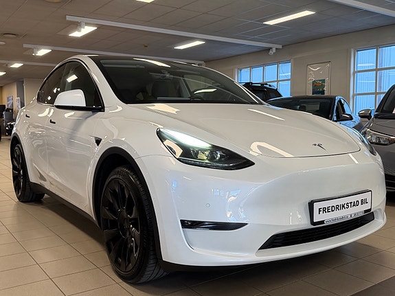 Tesla Model Y 5 of 5
