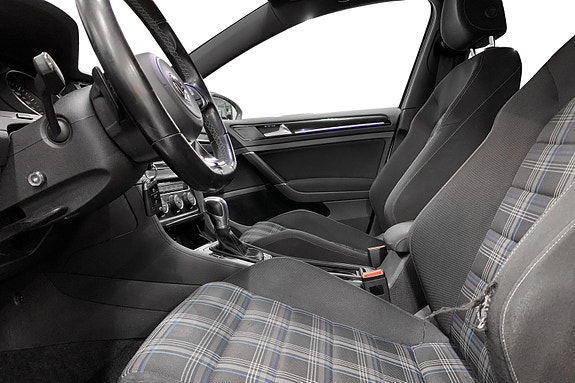 Volkswagen Golf VII 5 of 5