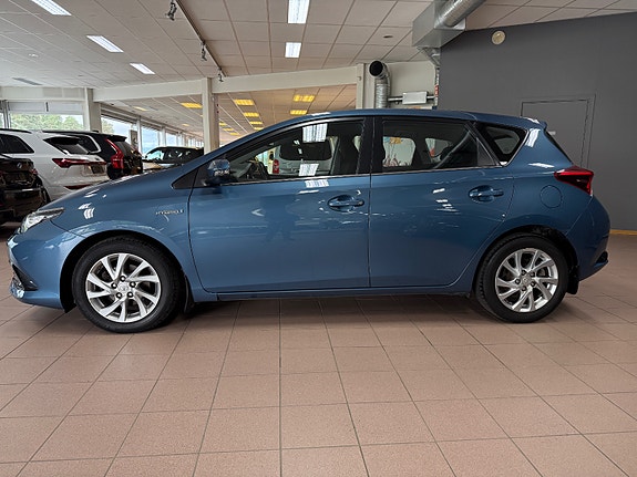 Toyota Auris 4 of 5