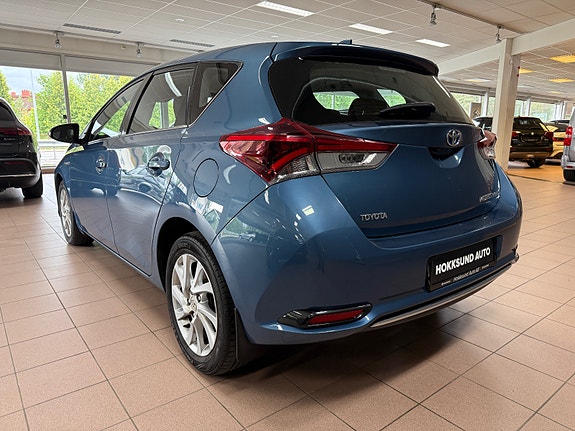 Toyota Auris 5 of 5