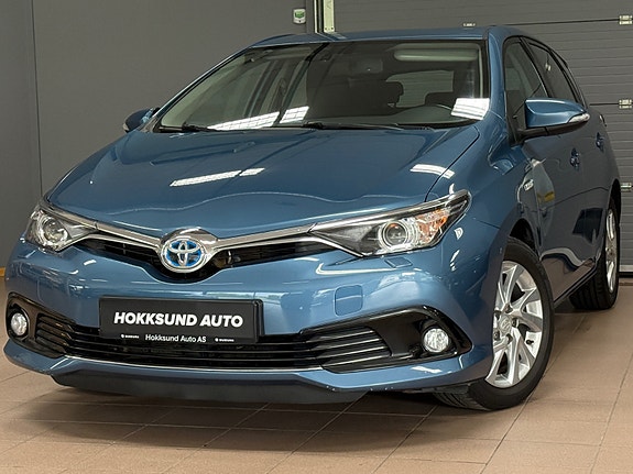 Toyota Auris 2 of 5