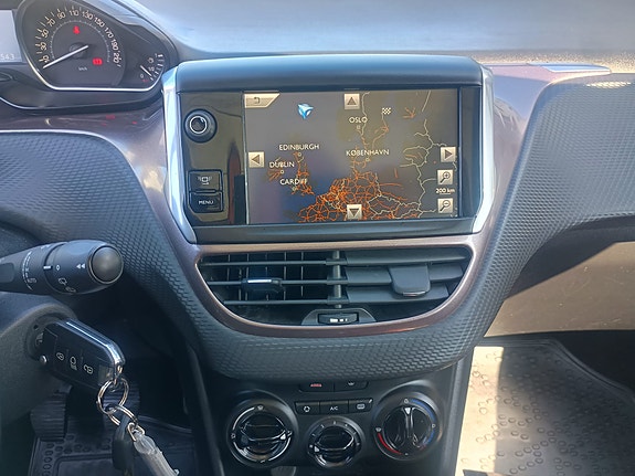 Peugeot 2008 27 of 30