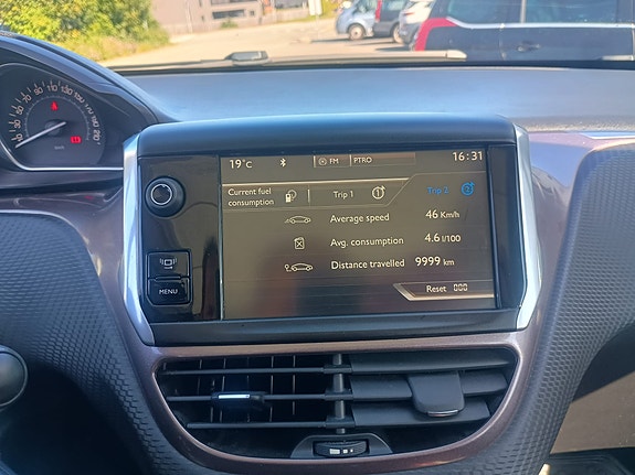 Peugeot 2008 28 of 30