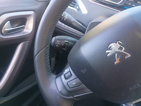 Peugeot 2008 25 of 30