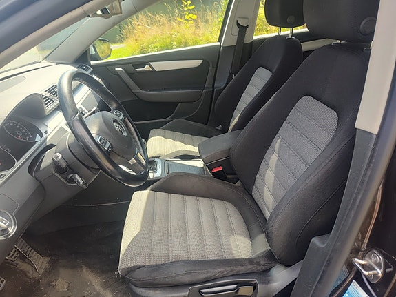 Volkswagen Passat Alltrack 9 of 16