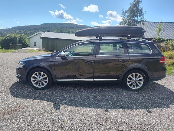 Volkswagen Passat Alltrack 2 of 16