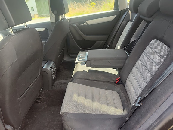 Volkswagen Passat Alltrack 10 of 16