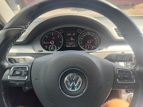 Volkswagen Passat Alltrack 13 of 16
