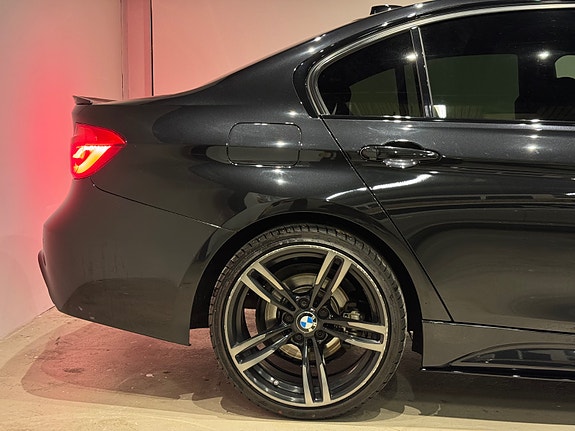 BMW 11 of 30