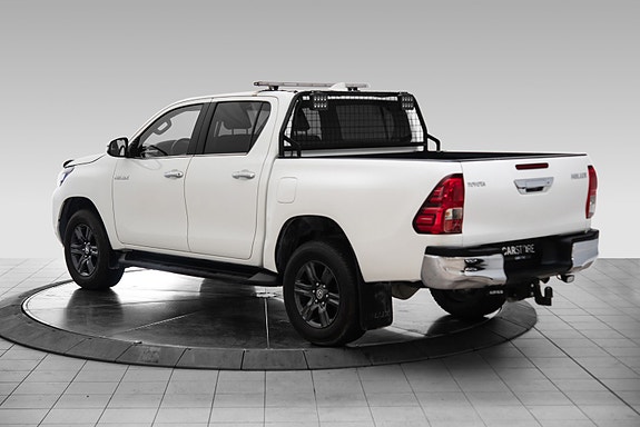 Toyota HiLux 3 of 5