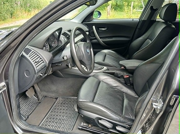 BMW 120i 11 of 23