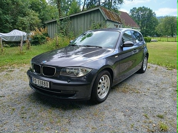BMW 120i 2 of 5