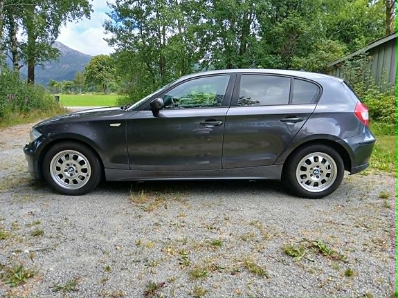 BMW 120i 4 of 5