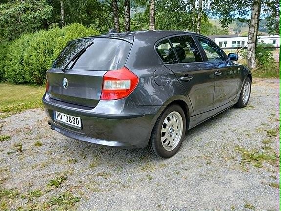 BMW 120i 7 of 23