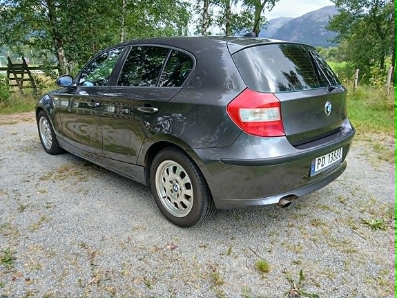 BMW 120i 8 of 23
